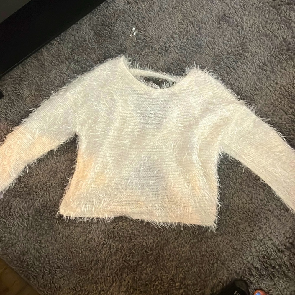 Open back fuzzy sweater size:M